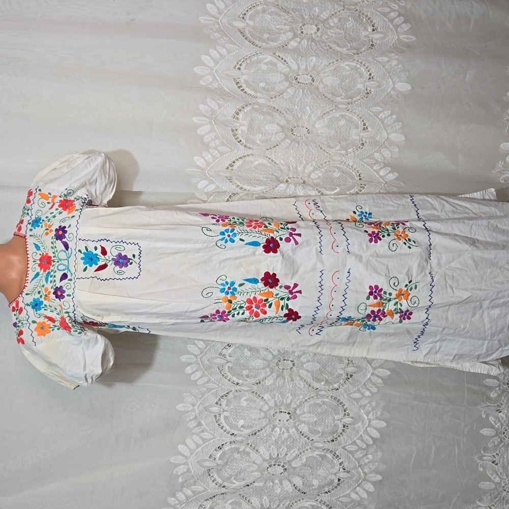 Vintage Embroidered Dress sz Small